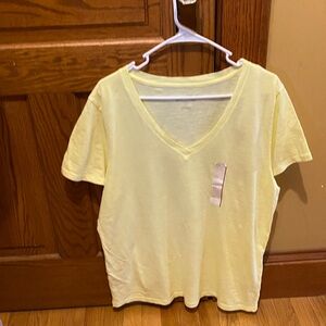 Universal Thread Light Yellow V-Neck Tee